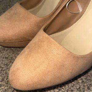 Forever 21. Size 9. Faux Suede.